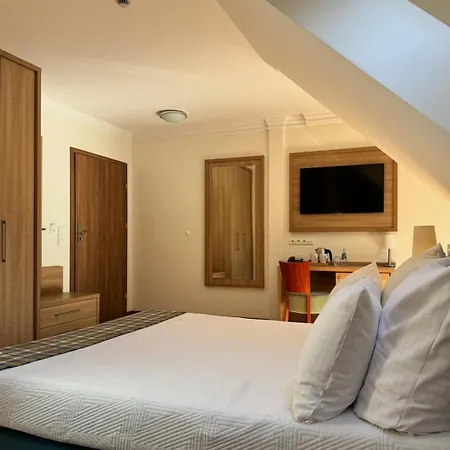 Hotell Greno & 3*